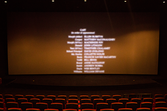 PA真人国际国际党委组织召开《长津湖》观影活动